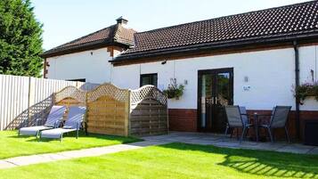 House, 1 Bedroom, Accessible, Balcony | Outdoor dining