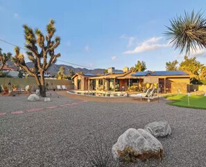 Pool - Sunkissed Casa - Sauna - Pool - Hot tub - Fire Pit - Games - Golf (Yucca Valley)