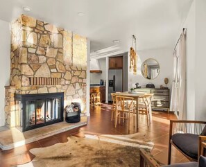 Interior - Sunkissed Casa - Sauna - Pool - Hot tub - Fire Pit - Games - Golf (Yucca Valley)