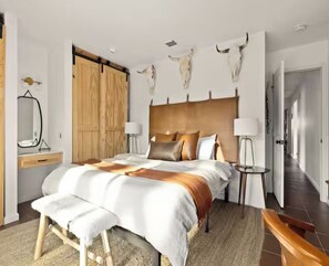 3 bedrooms, iron/ironing board, WiFi, bed sheets - Sunkissed Casa - Sauna - Pool - Hot tub - Fire Pit - Games - Golf (Yucca Valley)