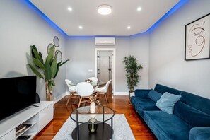 TV - Stylish T2 Apartment in Lisbon by Lisbeyond (Lisbon)