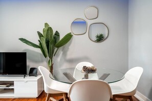 Dining - Stylish T2 Apartment in Lisbon by Lisbeyond (Lisbon)