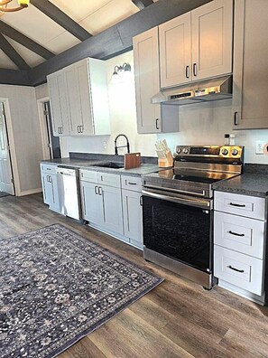 Fridge, microwave, oven, stovetop - SW-59 Discounted Concert Packages! Deaver's Delight Newly remodeled (Beech Mountain)