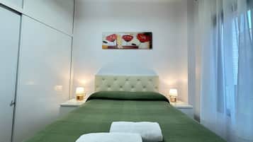 Habitación doble, baño compartido | Tabla de planchar con plancha y wifi gratis