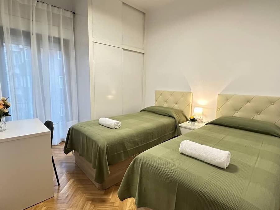 Quarto duplo, banheiro compartilhado | Ferros/tábuas de passar roupa, Wi-Fi de cortesia
