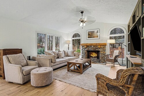 NEW LISTING: Spacious West Olive Retreat | Walk to Lake Michigan | Sleeps 11