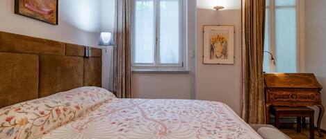 1 Schlafzimmer, Schreibtisch, Bügeleisen/Bügelbrett, Reisekinderbett
