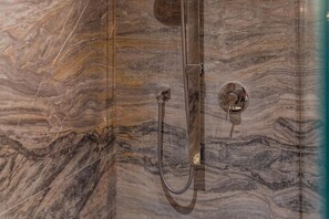 Shower, hair dryer, bidet, towels - Author's Suite in the Heart of Turin (Torino)