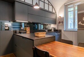 Fridge, microwave, oven, stovetop - Author's Suite in the Heart of Turin (Torino)