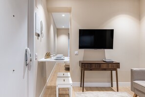 Interior - Waou Essence VI Antón Martín - Short Duration (Madrid)