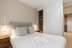Iron/ironing board, free WiFi - Waou Essence VI Antón Martín - Short Duration (Madrid)
