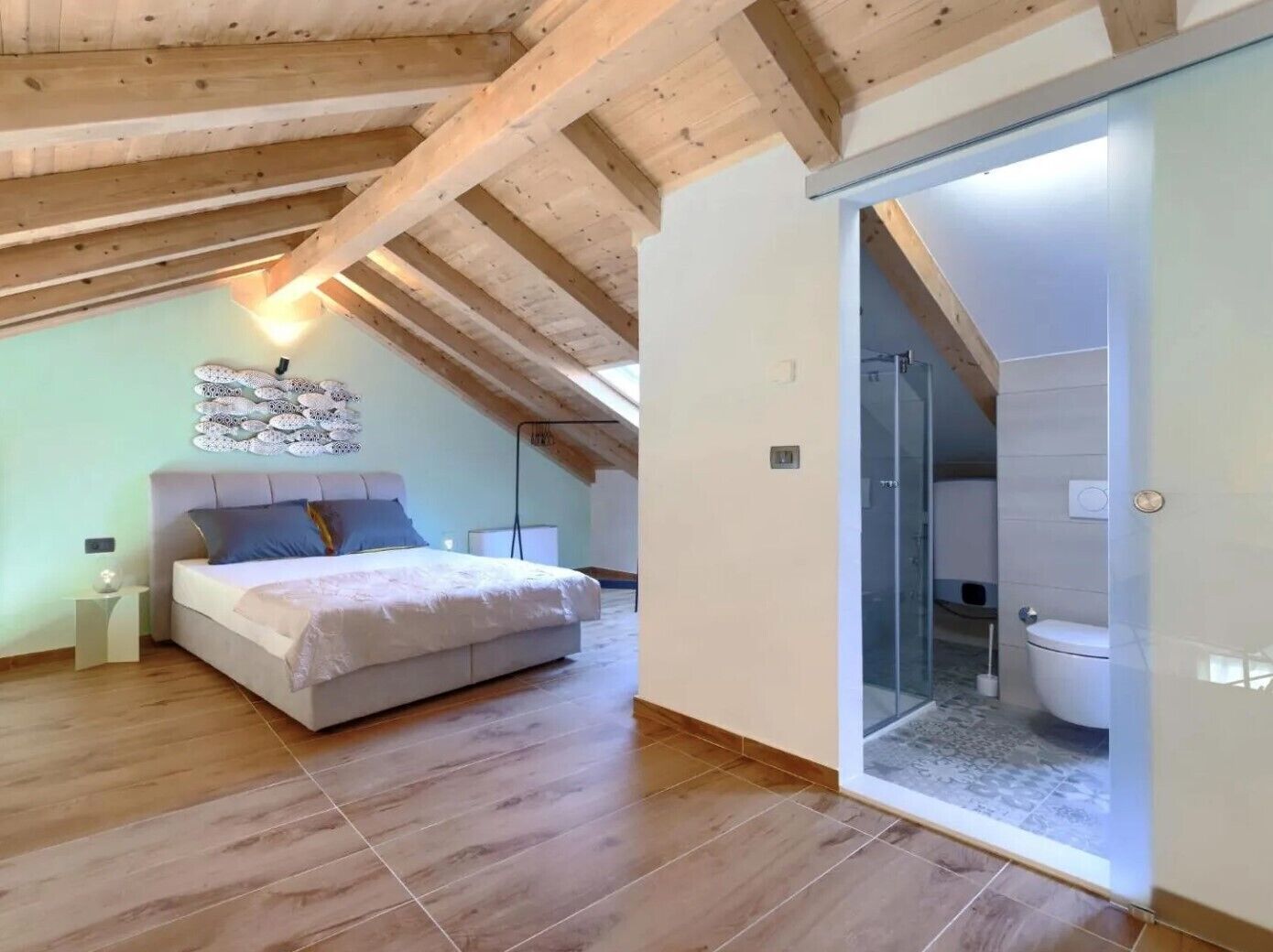 Fer et planche à repasser, Wi-Fi, literie fournie