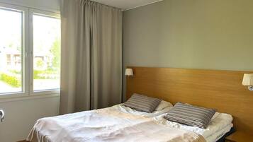 3 makuuhuonetta, silitysrauta/-lauta, Wi-Fi, vuodevaatteet