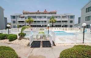 Pool - Sea Cloisters II Ocean Front Beach Retreat (North Myrtle Beac)