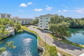 Exterior - Ocean Keyes Lakeview Condo 2 blocks from Beach! (North Myrtle Beach)