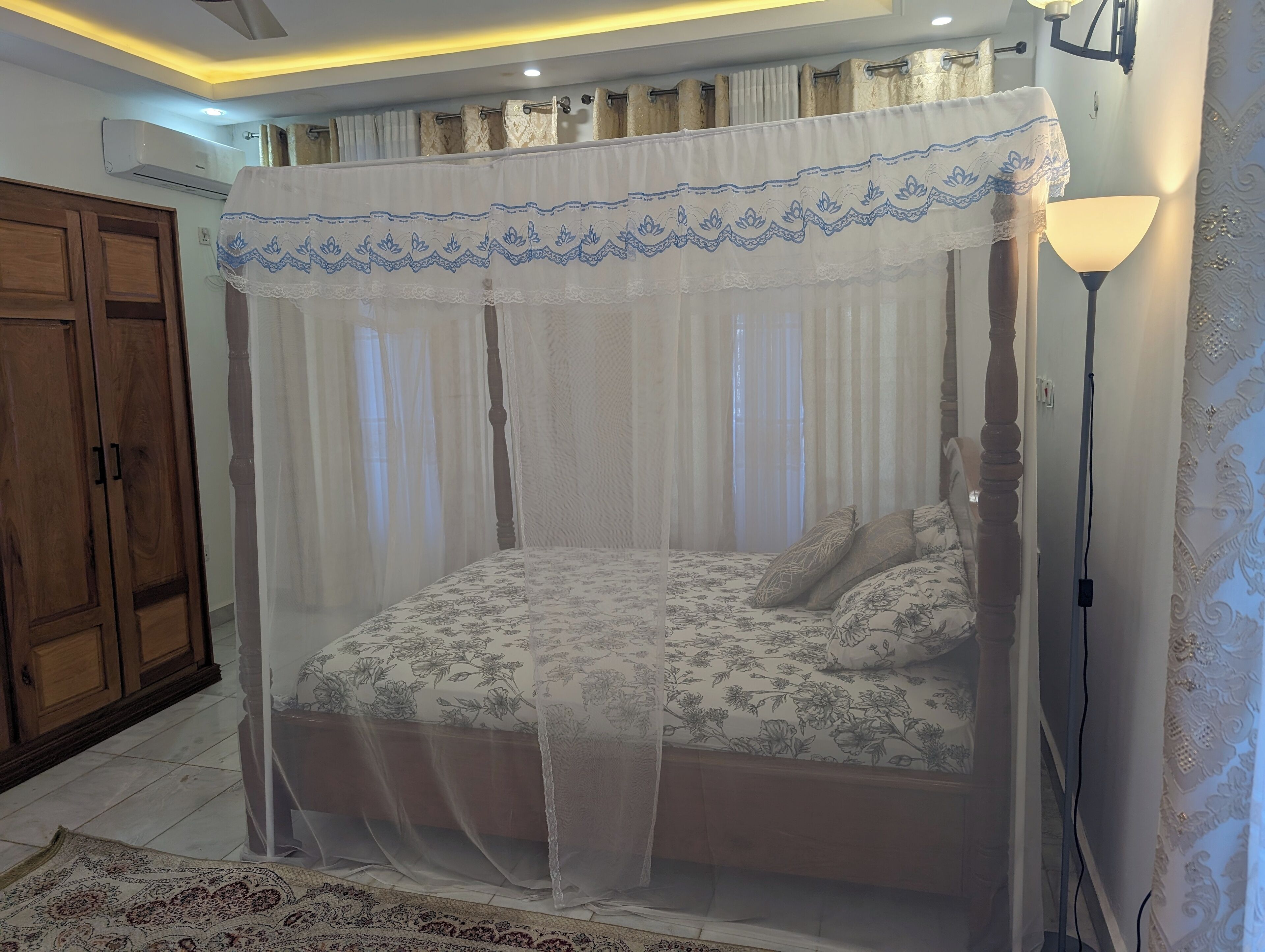 3 habitaciones, tabla de planchar con plancha, wifi y ropa de cama 