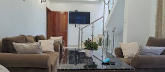 Luxery 3-bedroom villa with ACs in a secure and assessable neighborhood in Limbe