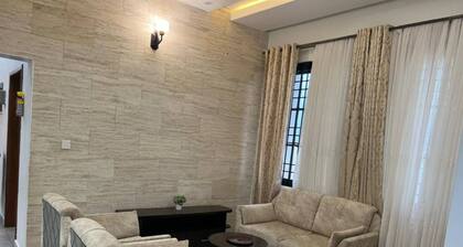 Luxery 3-bedroom villa with ACs in a secure and assessable neighborhood in Limbe