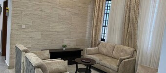 Luxery 3-bedroom villa with ACs in a secure and assessable neighborhood in Limbe