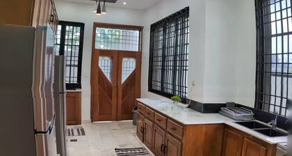 Luxery 3-bedroom villa with ACs in a secure and assessable neighborhood in Limbe