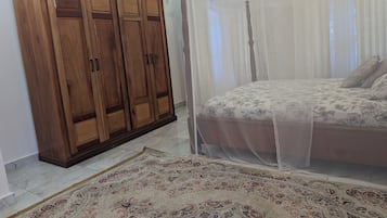 3 bedrooms, iron/ironing board, WiFi, bed sheets