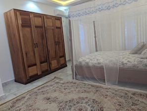 3 bedrooms, iron/ironing board, WiFi, bed sheets - Luxery 3-bedroom villa with ACs in a secure and assessable neighborhood in Limbe (Limbe)