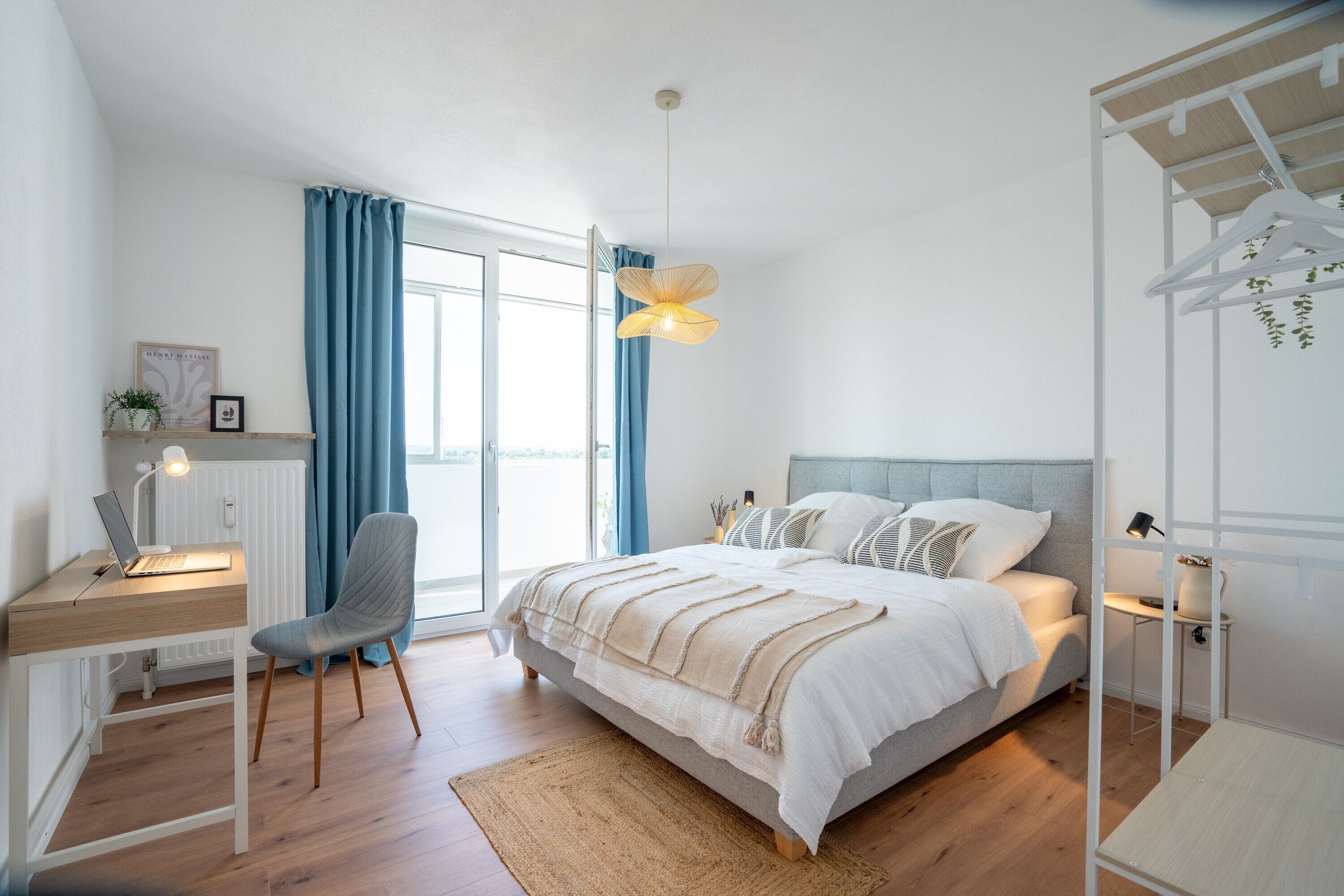 Iron/ironing board, WiFi, bed sheets