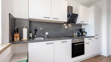 Kühlschrank, Ofen, Herdplatte, Geschirrspüler