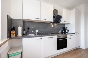 Kühlschrank, Ofen, Herdplatte, Geschirrspüler