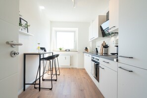 Kühlschrank, Ofen, Herdplatte, Geschirrspüler