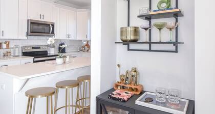 New! Nova's Nook 3BR cottage in Auburn that sleeps 10 with fenced yard!