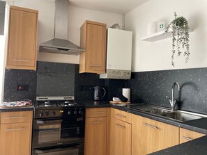 Private kitchen - Glow Stay apartment (Lampeter)