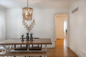 Dining - Gorgeous Apartment Near Rockhurst University | 59 (Kansas City)