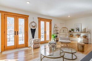 Interior - Gorgeous Apartment Near Rockhurst University | 59 (Kansas City)