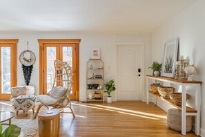 Interior - Gorgeous Apartment Near Rockhurst University | 59 (Kansas City)