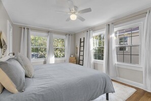3 Schlafzimmer, Schreibtisch, Bügeleisen/Bügelbrett, kostenloses WLAN