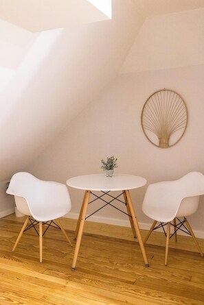 Dining - Peaceful 3rd Floor Retreat | 61 (Kansas City)