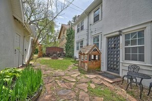 Outdoor dining - Peaceful 3rd Floor Retreat | 61 (Kansas City)