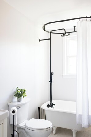 Hair dryer, towels - Peaceful 3rd Floor Retreat | 61 (Kansas City)