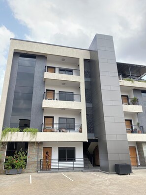 Exterior - 2-Bedroom Apartment in Quaint Accra with Cool ACs Near Airport (Accra)