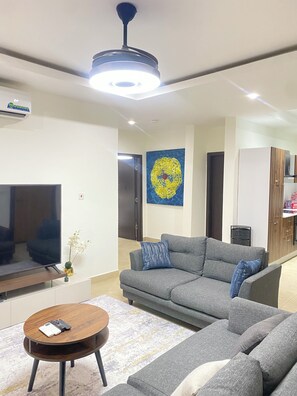 Living area - 2-Bedroom Apartment in Quaint Accra with Cool ACs Near Airport (Accra)
