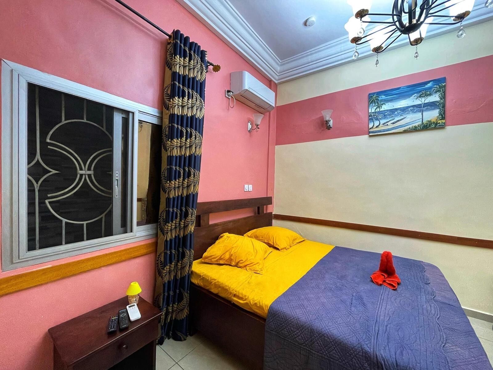 Iron/ironing board, WiFi, bed sheets