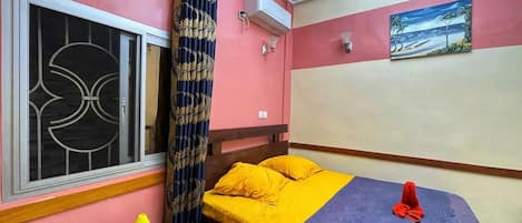 Iron/ironing board, WiFi, bed sheets