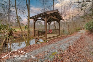 Property grounds - Pet friendly, large fenced yard, HOT TUB, Ellijay River, 3/3.5, 3 master's (Ellijay)