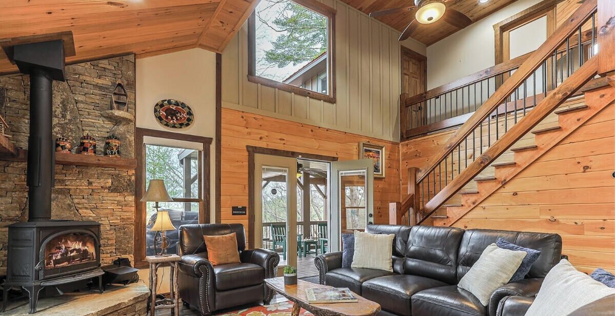 Smart TV, DVD player, books