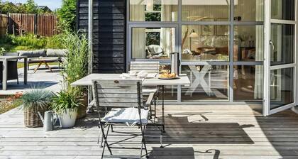 Luxury Beachside Summerhouse – Soft Nordic Design & Sea Air