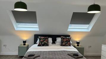 Desk, iron/ironing board, WiFi, bed sheets