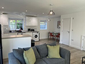 TV - Gatwick 3 Bed Parking (Surrey)