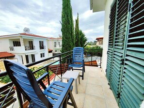 Property grounds - Sunset View, perfect holiday home located on the edge of Polis (Polis)