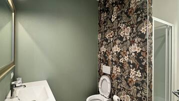 Doccia, asciugacapelli, bidet, asciugamani